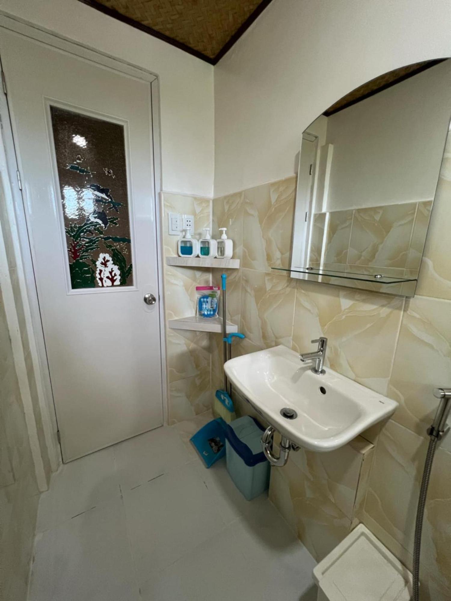Princesa Michaella Hostel Itaytay Bagian luar foto