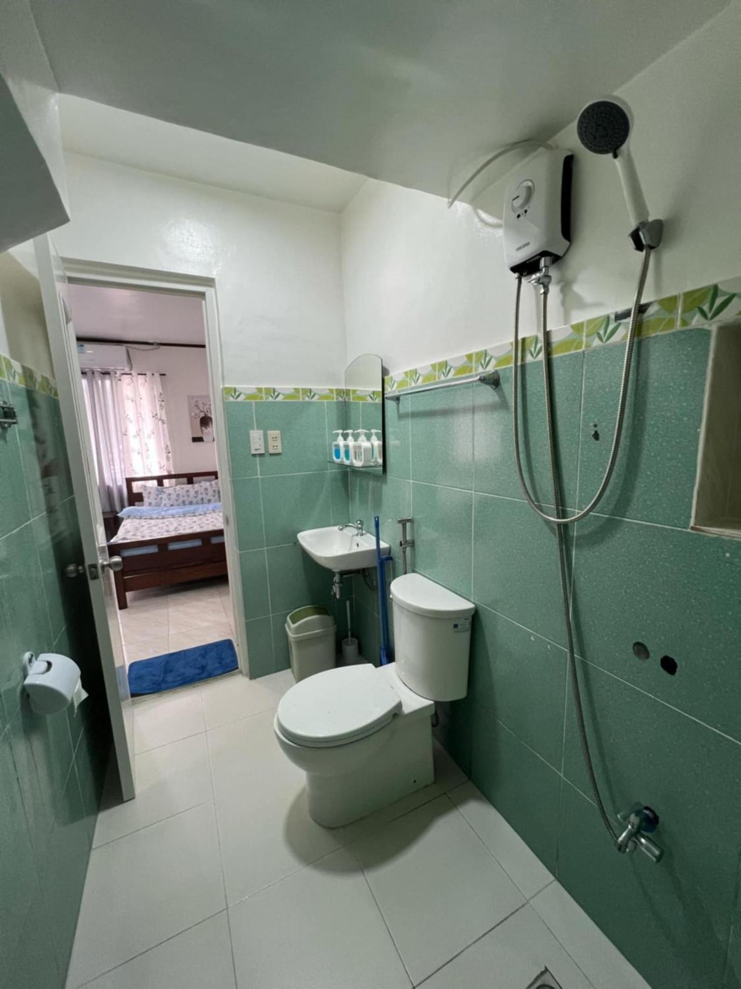Princesa Michaella Hostel Itaytay Bagian luar foto